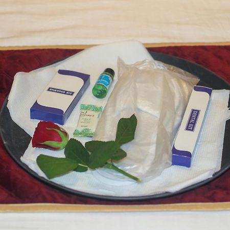 Hotel Crown Savoy, Near Railway Station & Guru Nanak Dev University Амритсар Екстериор снимка