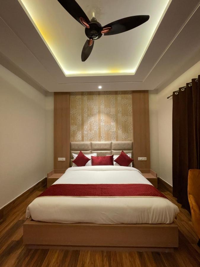 Hotel Crown Savoy, Near Railway Station & Guru Nanak Dev University Амритсар Екстериор снимка